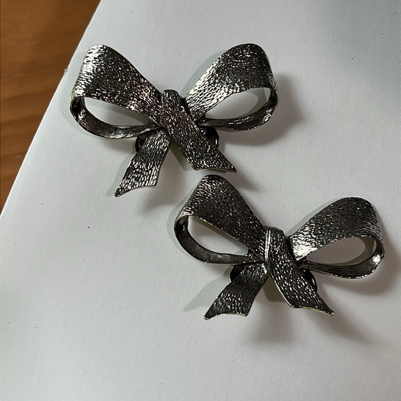 Vintage Musi silver tone shoe clips BOWS 1.5 x 2.25 inches - Picture 6 of 10